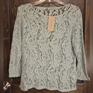 NWT Cut Loose Soft Blue Floral 'Rosette' Lace 3/4 Sleeve Top